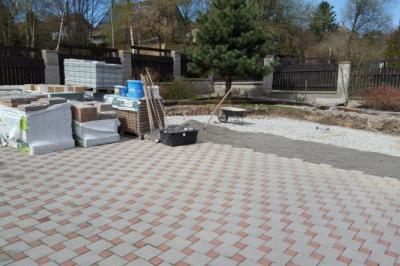 Výstavba bazénu a zámkové dlažby - Tisá