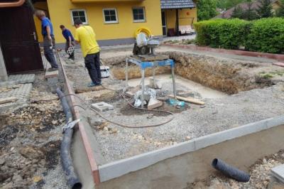 Výstavba bazénu a zámkové dlažby - Tisá