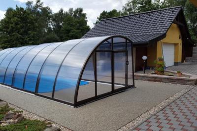 Bazény, terasy, zámková dlažba