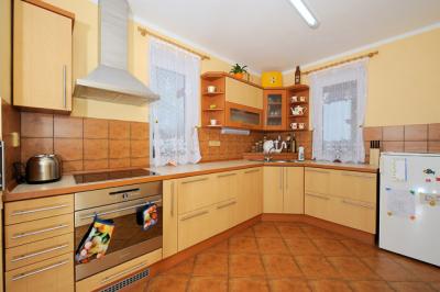 Kuchyňská linka do tvaru „U"