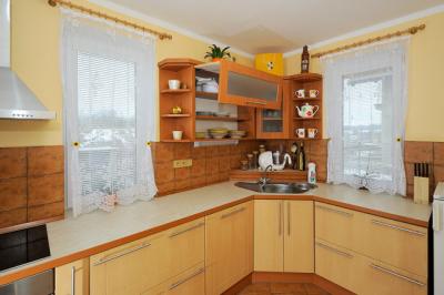 Kuchyňská linka do tvaru „U"