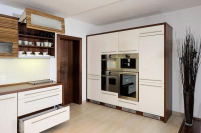 Moderní kuchyňská linka do tvaru „L"