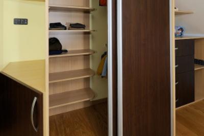 Vestavěná skříň I