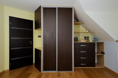 Vestavěná skříň